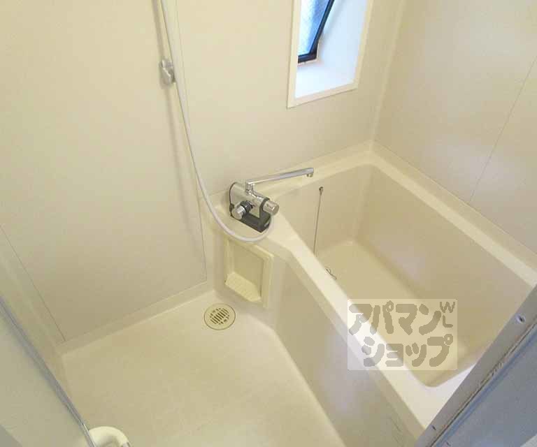 バス・シャワールーム　１０１号室の写真です。