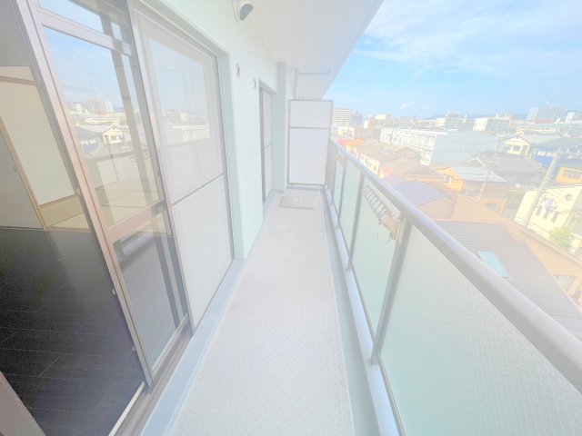 バルコニー　お布団を難なく干せるバルコニー付き