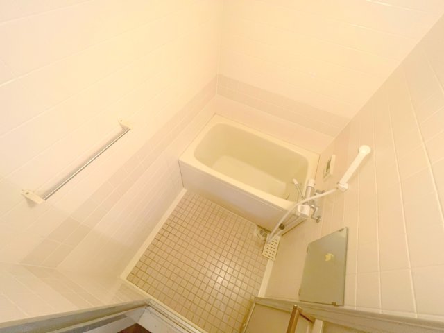 バス・シャワールーム　ゆったりと入るなら、お風呂とトイレとは別々が嬉しいですよね。