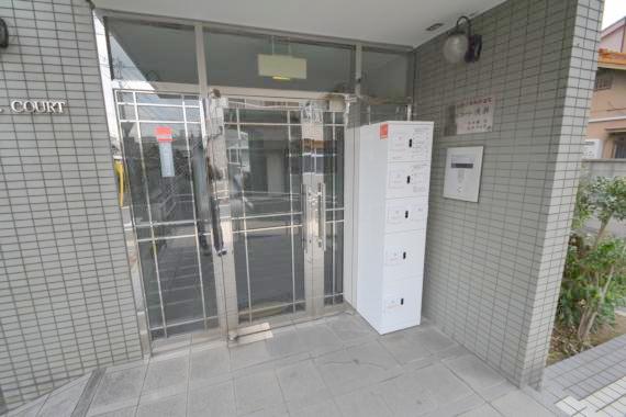 エントランス　落ち着いたエントランスです