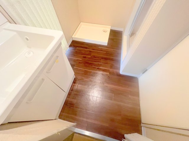 洗面設備　脱衣スペースも広い洗面所です。