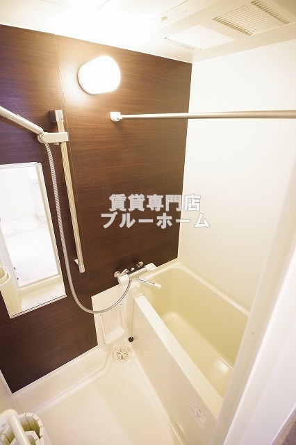 バス・シャワールーム　浴室乾燥付きバスルーム！