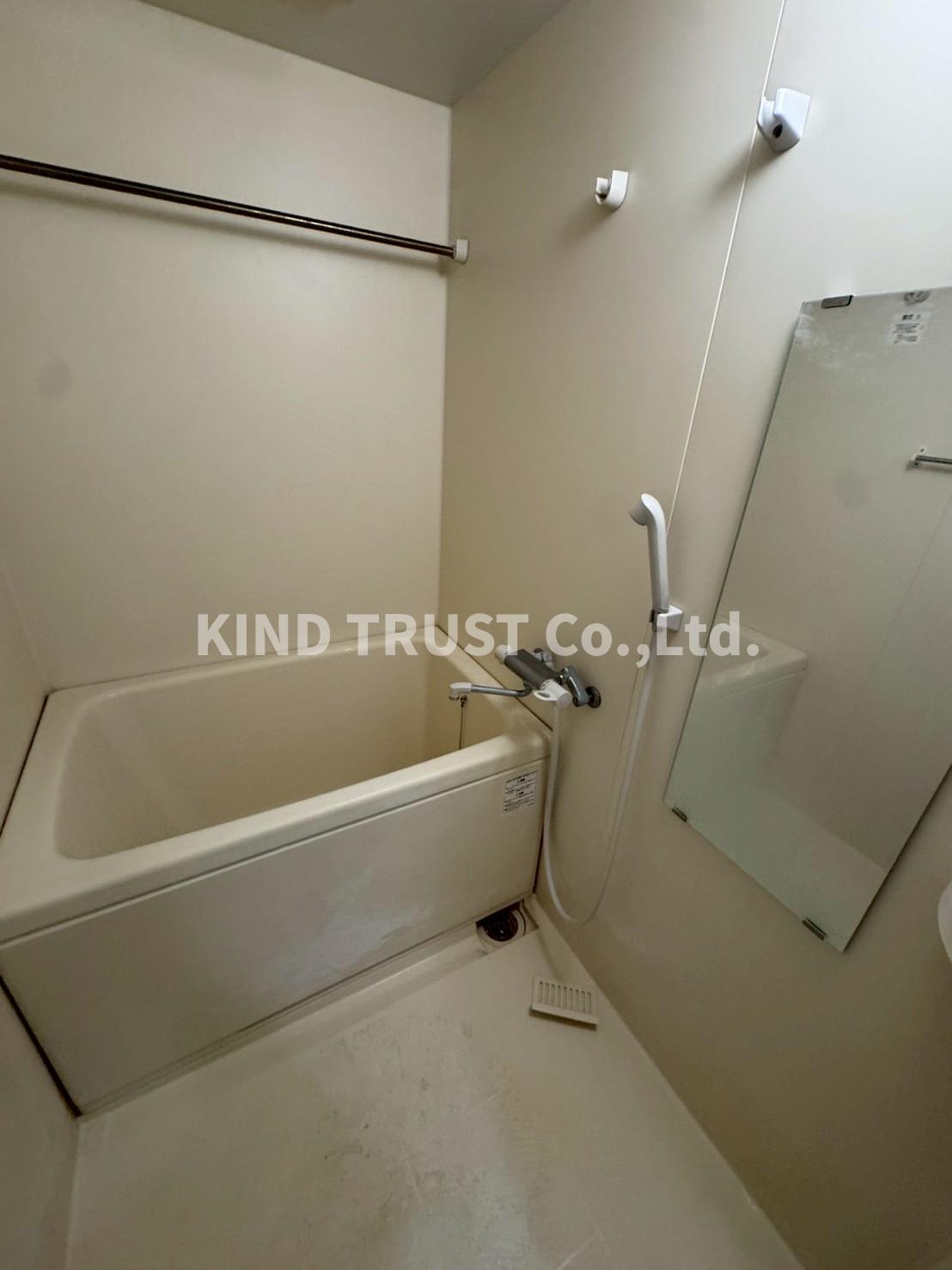 バス・シャワールーム　落ち着いた空間のお風呂です