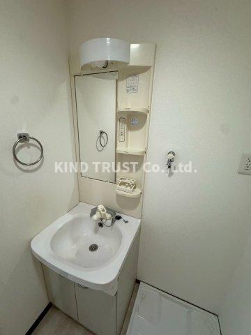 洗面設備　ゆったりとスペースのある洗面所