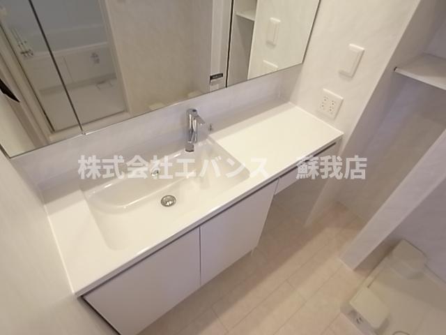 洗面設備　使いやすい独立洗面台です