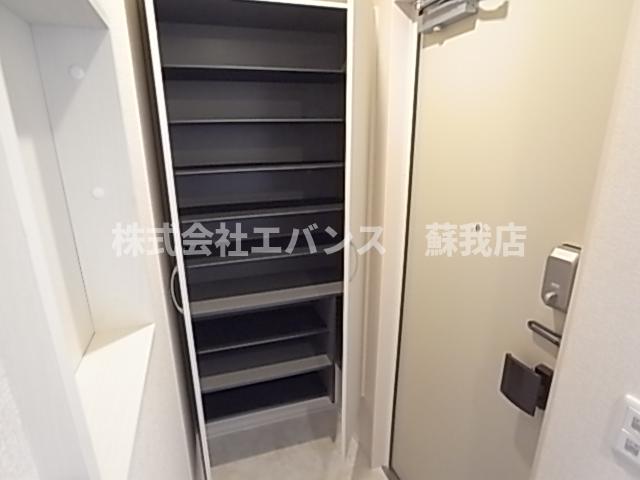 エントランス　落ち着いたエントランスです