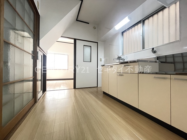 南小阪合町5丁目戸建の居間写真