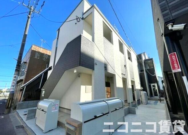 建物外観　1階でも地上から高く、目線も気になりません。