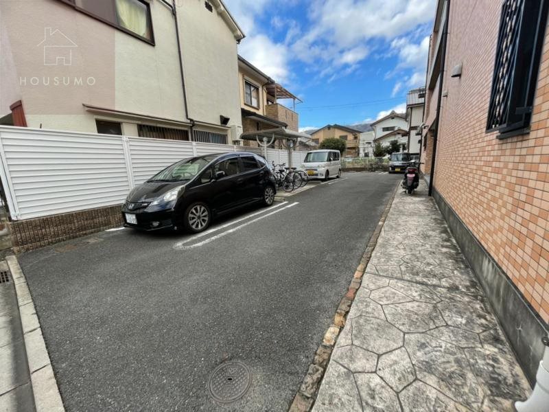 駐車場　駐車場に車を止められます