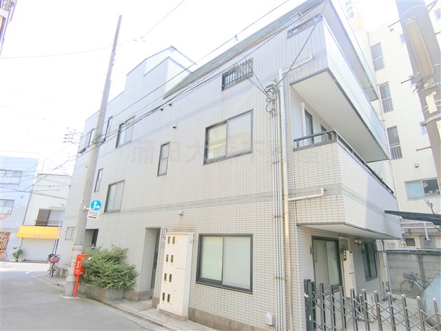 建物外観　外観　2001年12月築　重量鉄骨造地上3階建て総戸数2戸