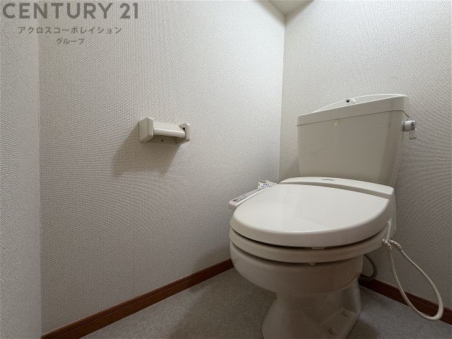 トイレ　温水洗浄便座付きのトイレです♪