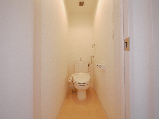 トイレ　トイレには人気のウォシュレットが設置されています。