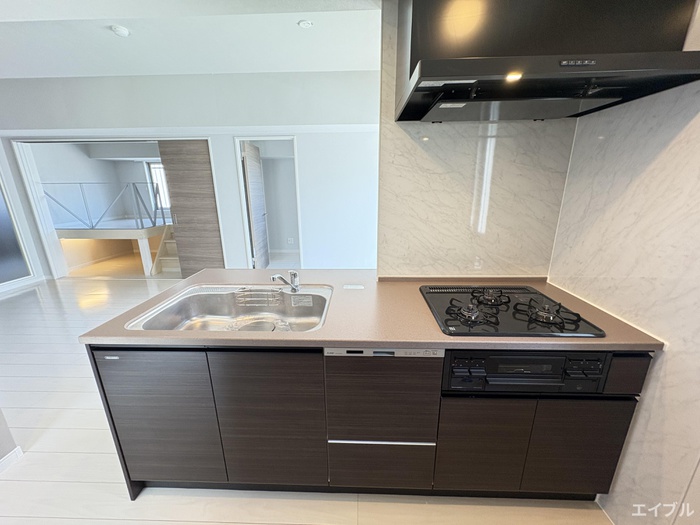 キッチン　同じ部屋タイプの別部屋の写真です。現況と異なる場合は現況を優