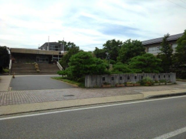 小学校　小布施町立栗ガ丘小学校（小学校）まで500m