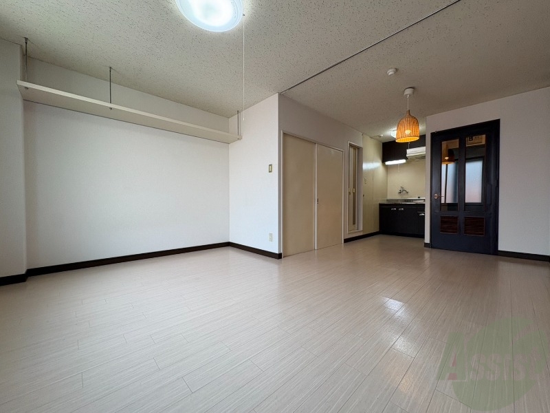 その他部屋・スペース　こちらのお部屋は光が差し込む、温かみのあるお部屋です。