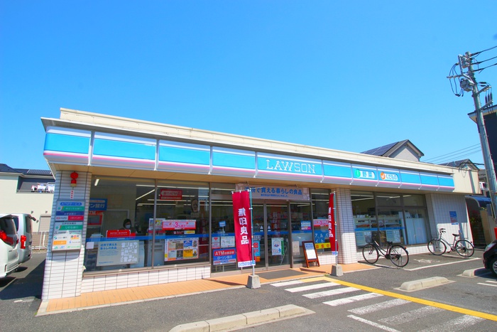 コンビニ　ローソン（コンビニ）まで700m