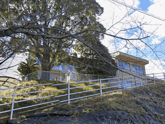 小学校　いなべ市立三里小学校（小学校）まで3005m