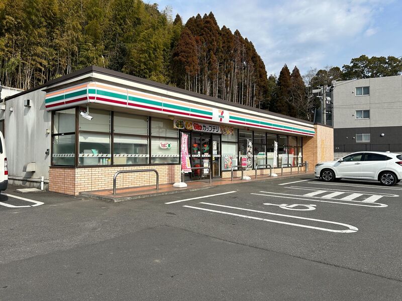 コンビニ　セブンイレブン隼人小田店（コンビニ）まで83m