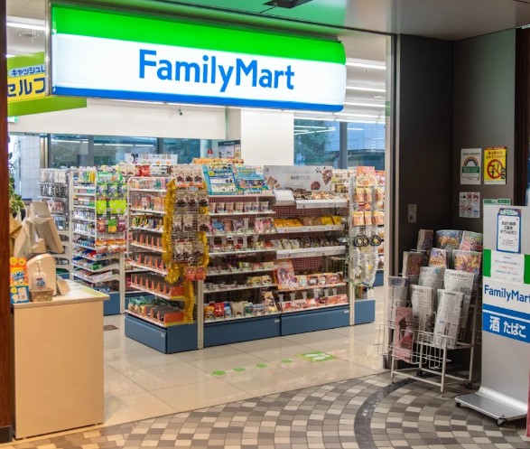 コンビニ　ファミリーマート 大崎ブライトタワー店（コンビニ）まで665m
