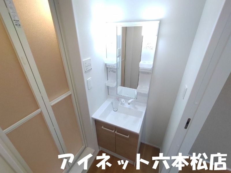 洗面設備　朝の支度にいかがでしょうか。