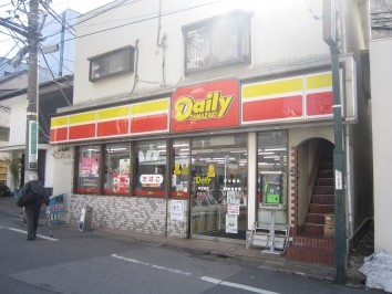 コンビニ　ニューヤマザキデイリーストア神宮前店（コンビニ）まで120m