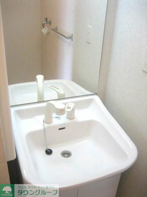 洗面設備　同物件別部屋のお写真になります。現況優先です。