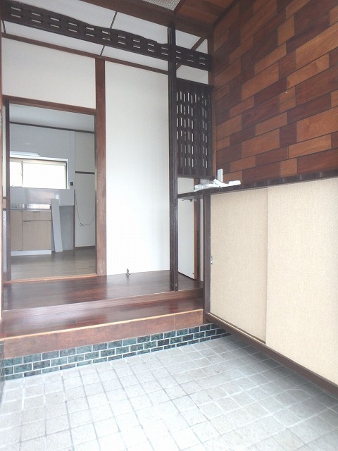 玄関　下駄箱は残置物です
