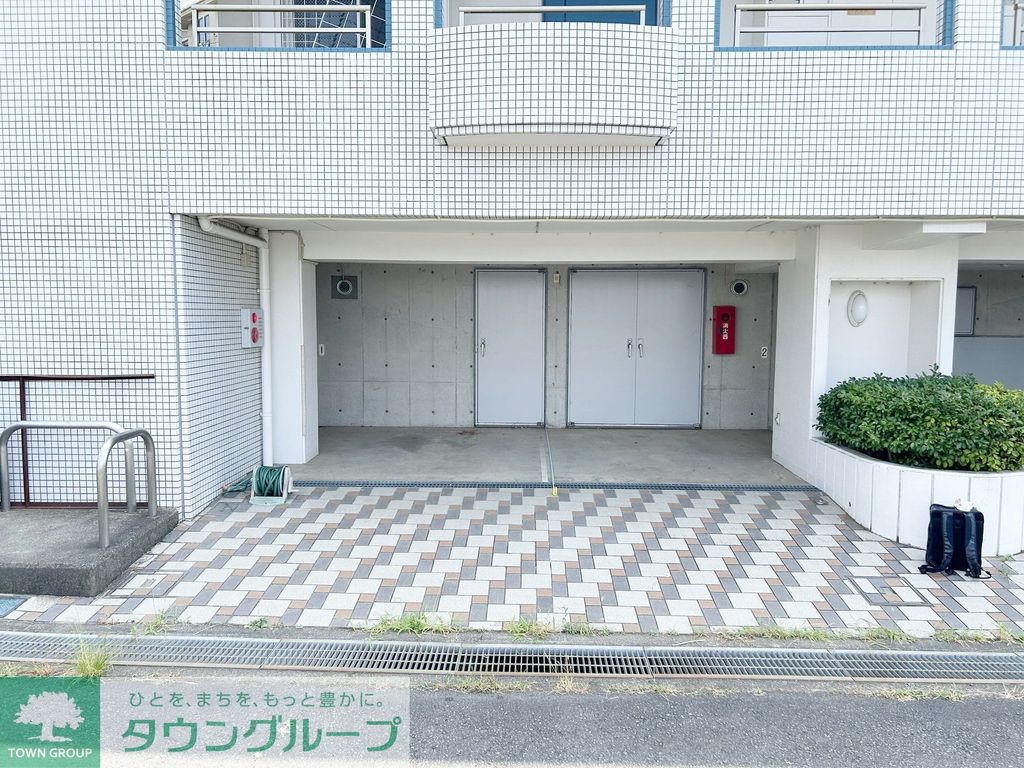 エントランス　★お部屋探しは株式会社タウンハウジング東京まで★