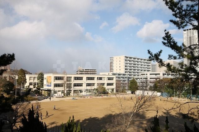 小学校　豊中市立　西丘小学校（小学校）まで414m