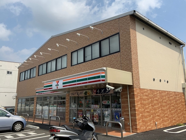 コンビニ　セブンイレブン箕面粟生外院1丁目店（コンビニ）まで750m