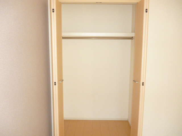 収納　たくさんお洋服が掛けられます。