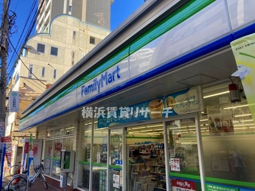 コンビニ　ファミリーマート新丸子駅西口店（コンビニ）まで256m