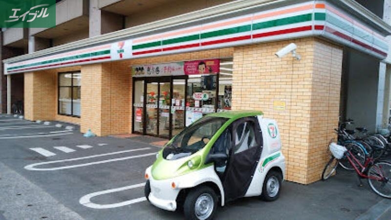 コンビニ　セブンイレブンJR高島駅西店（コンビニ）まで621m