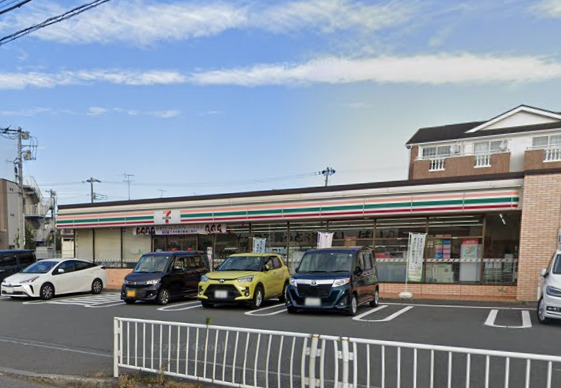 コンビニ　セブンイレブン（コンビニ）まで399m