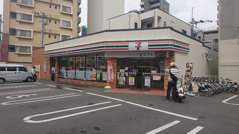 コンビニ　セブンイレブン福岡白金店（コンビニ）まで237m