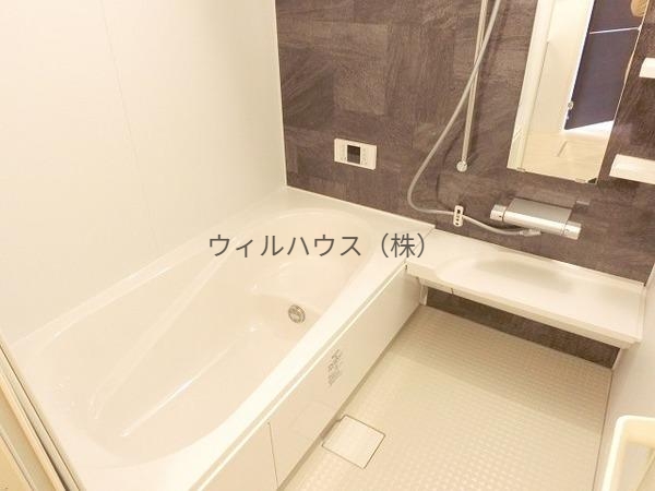 バス・シャワールーム　浴室乾燥機、追焚機能付の広々バスルーム！