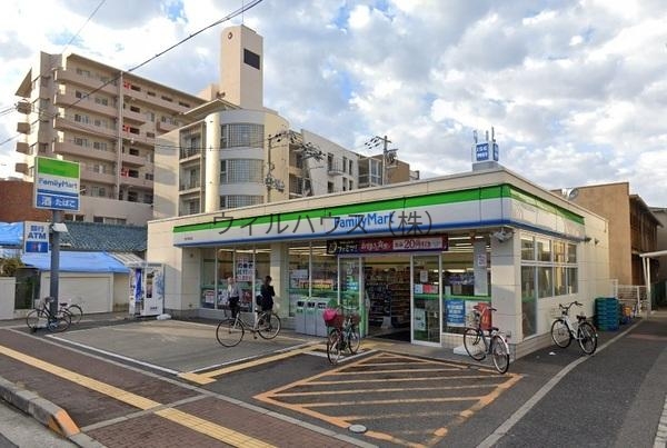 コンビニ　ファミリーマート高石駅前店（コンビニ）まで1099m
