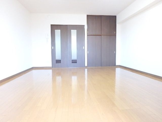 居室・リビング　なんと洋室１５帖です！