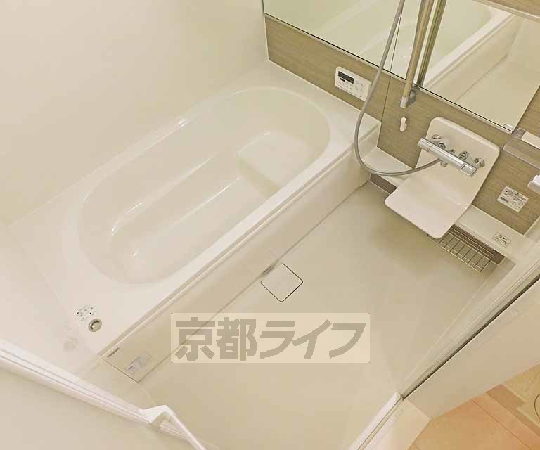 バス・シャワールーム　広々としたお風呂です