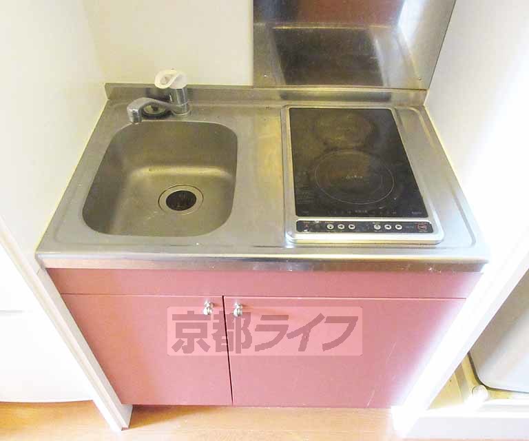 キッチン　コンパクトで色合いが可愛いキッチン！