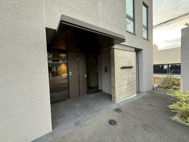 エントランス　詳細は、RISUMO江坂本店までお問合せください♪