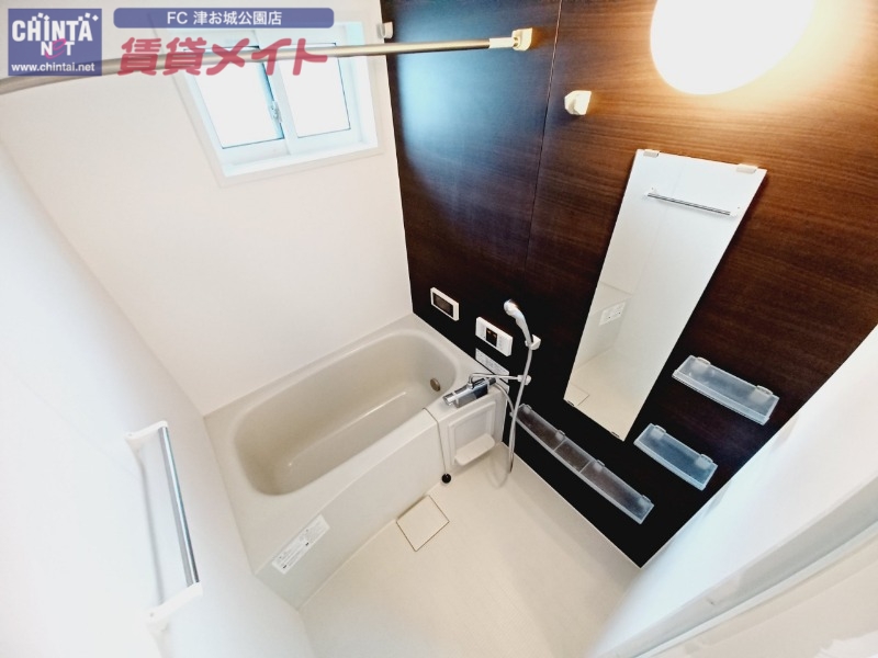 バス・シャワールーム　別部屋反転画像参考