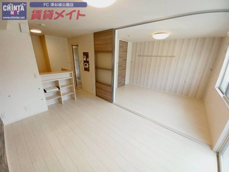 居室・リビング　別部屋反転画像参考