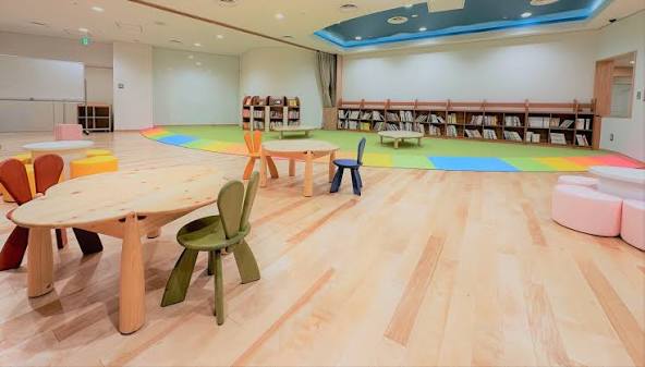 図書館　江東区立有明こども図書館（図書館）まで235m