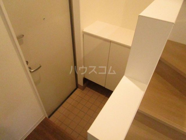 ガレージルビナスAの玄関写真