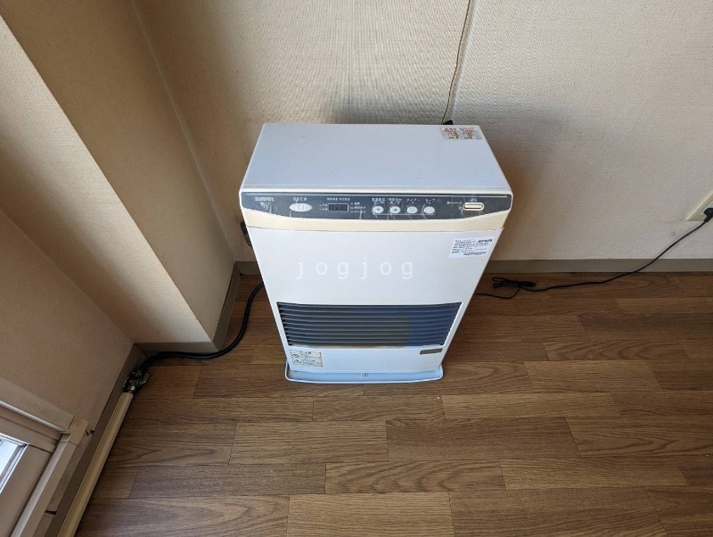 その他設備　冬はあったか石油ストーブです。