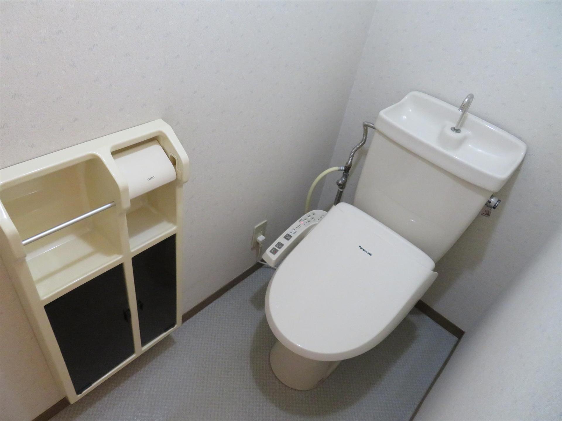 トイレ　ウォシュレット付きです。