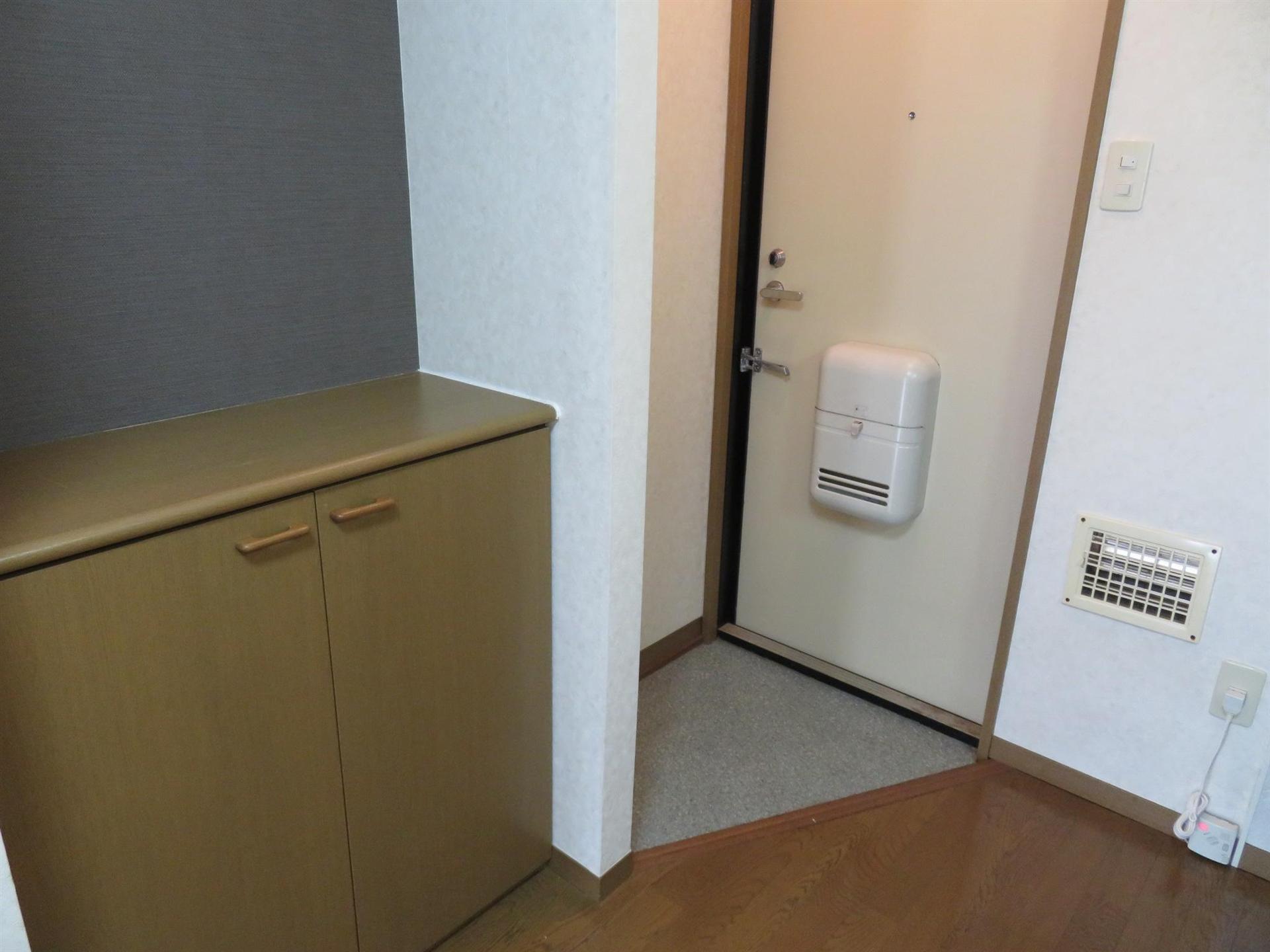 玄関　シューズボックス付きで玄関もスッキリ。