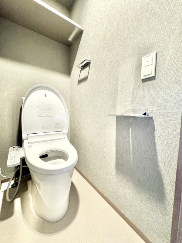 地下鉄東山線 新栄町駅 徒歩9分 14階建 築1年のトイレ写真