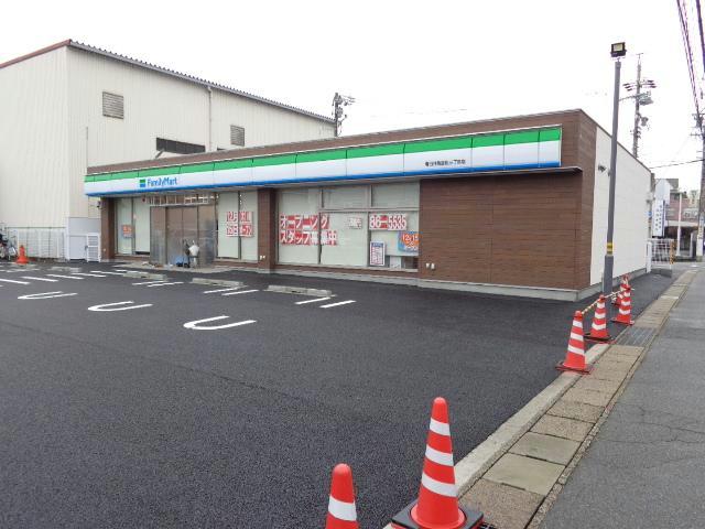 コンビニ　ファミリーマート春日井鳥居松三丁目店（コンビニ）まで310m